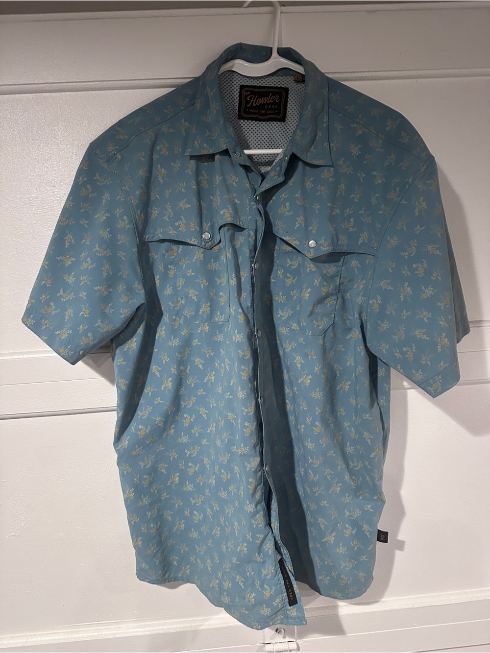 Howler Brothers Blue Floral Short-Sleeve Shirt Men’s L